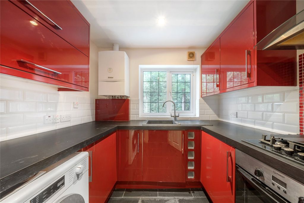 Additional image 5 of 2 bed flat for saleHindhead, Surrey GU26