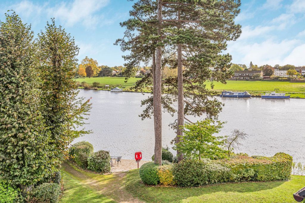 Additional image 15 of 2 bed flat for saleThames Close, Hampton, Middlesex TW12