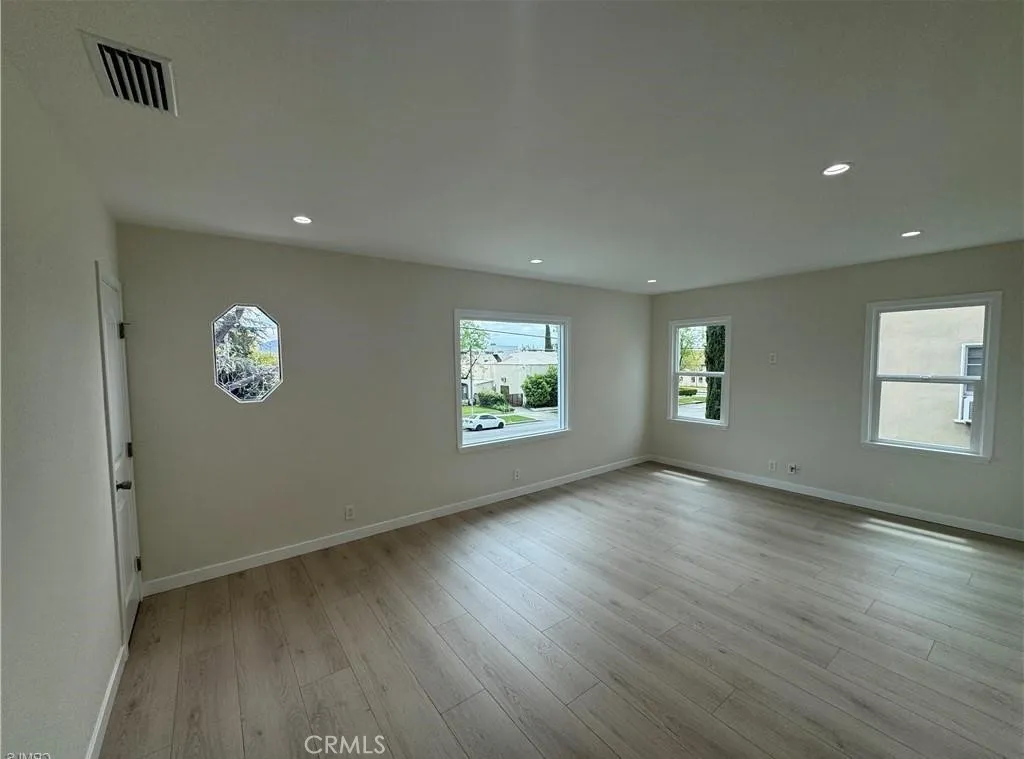 200 S Chevy Chase Dr, Glendale, CA 91205 photo 2