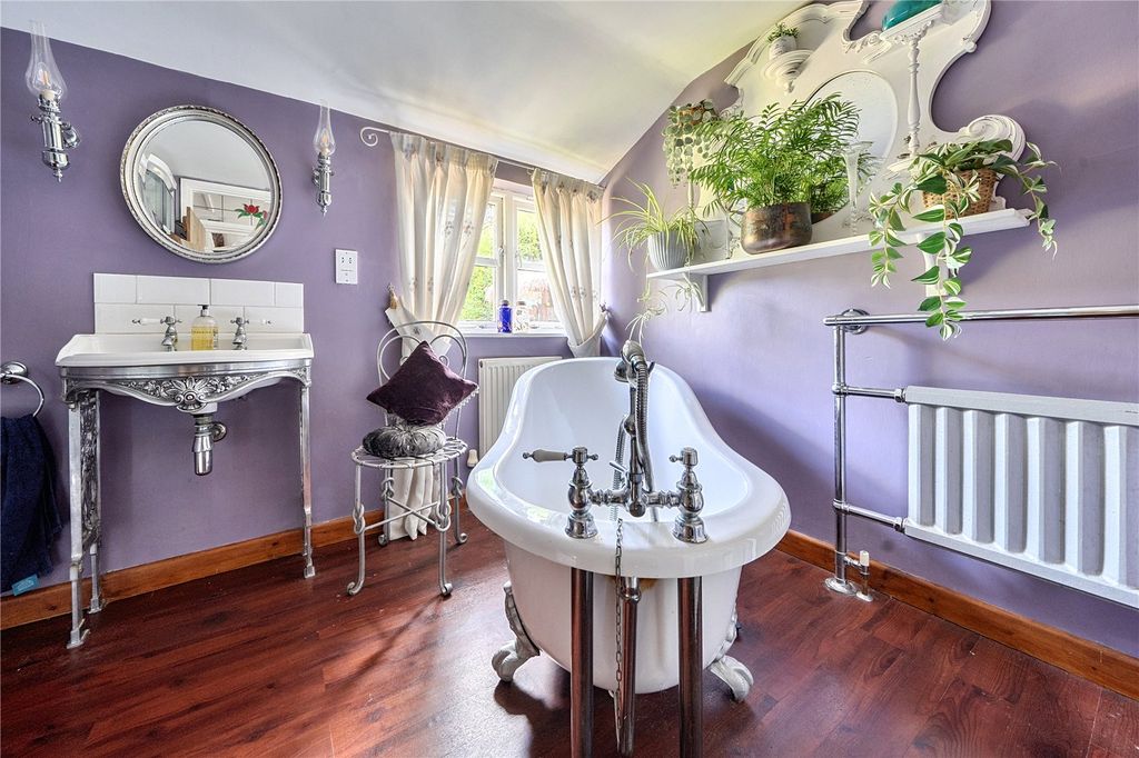 Additional image 7 of 4 bed detached house for saleLondon Road, Hook, Hampshire RG27