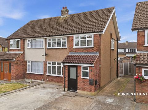 Oxford Avenue, Hornchurch RM11
