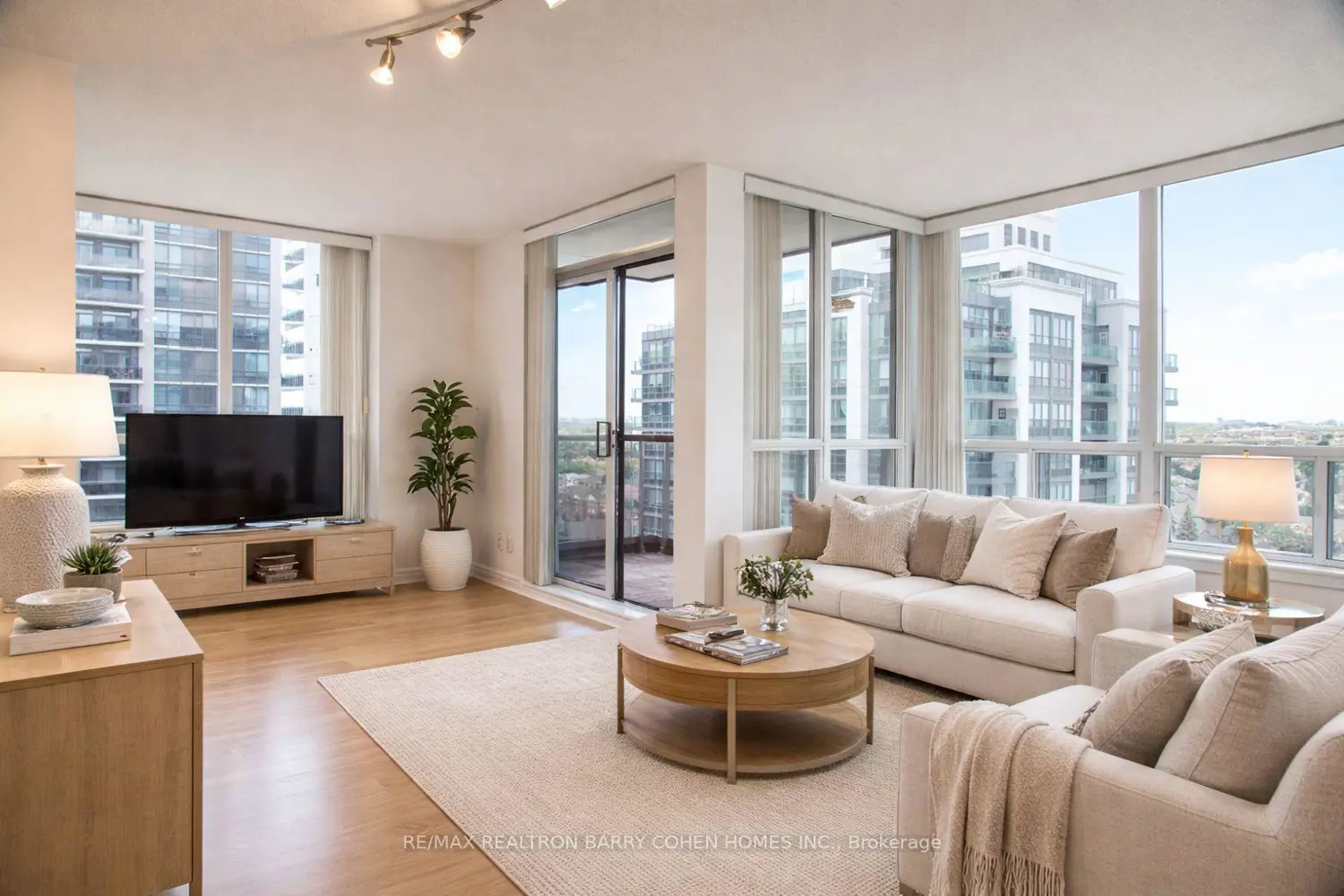 50 Disera Drive 1212 photo 2