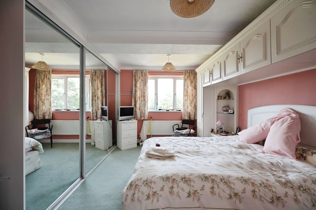 Additional image 17 of 3 bed flat for saleSea Front, Hayling Island, Hampshire PO11