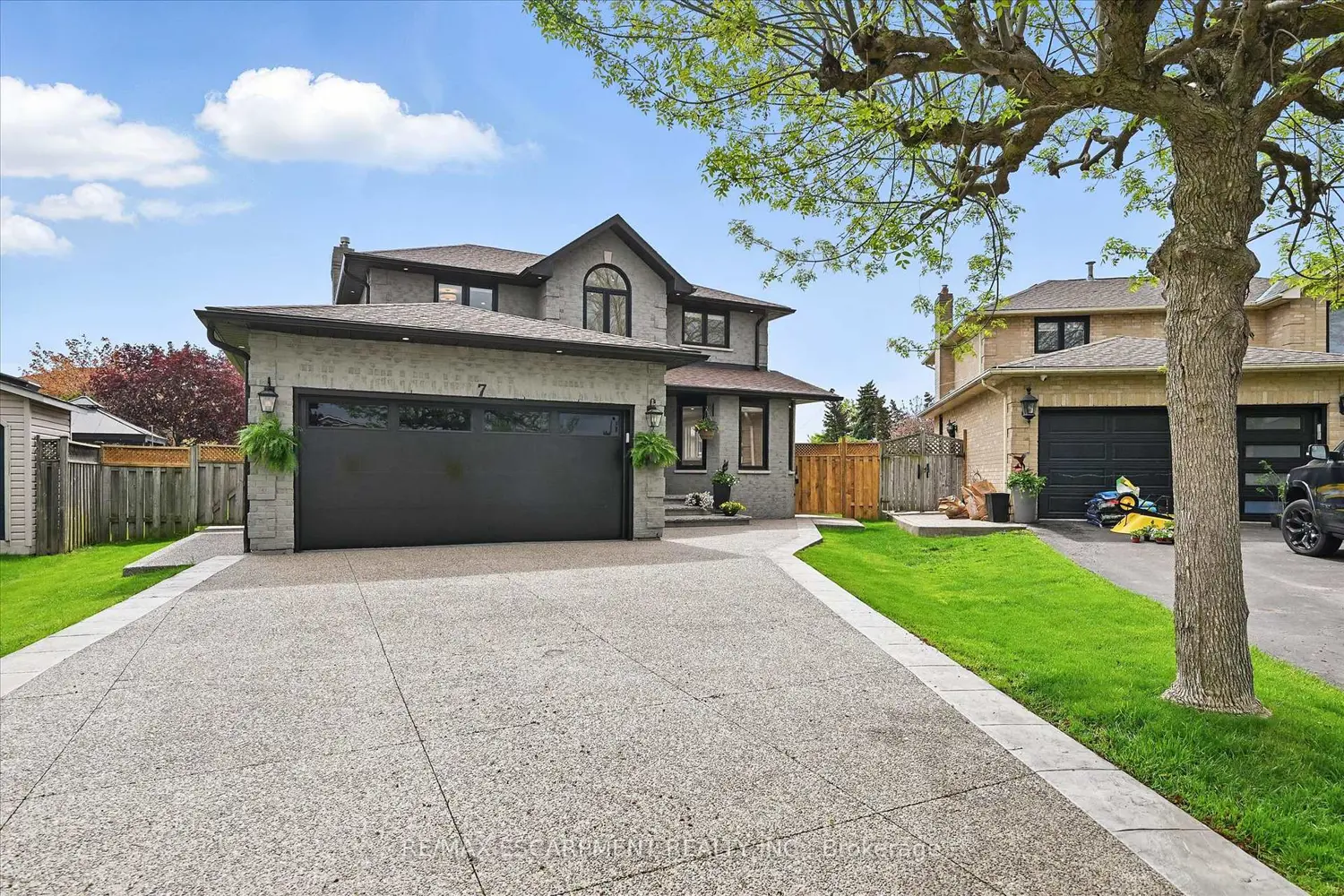 7 Grandview Avenue