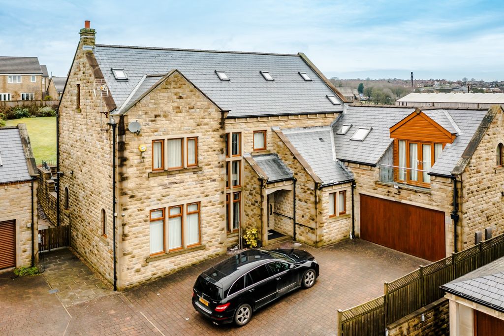 6 bed detached house for saleVilla Gardens, Halifax, West Yorkshire HX3
