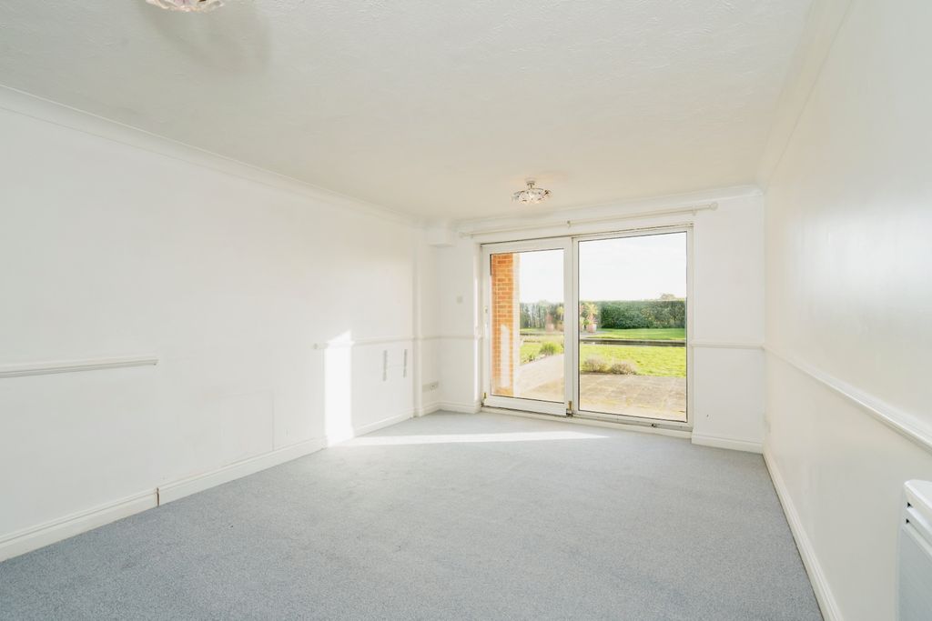 Additional image 7 of 1 bed flat for sale390 Sea Front, Hayling Island PO11