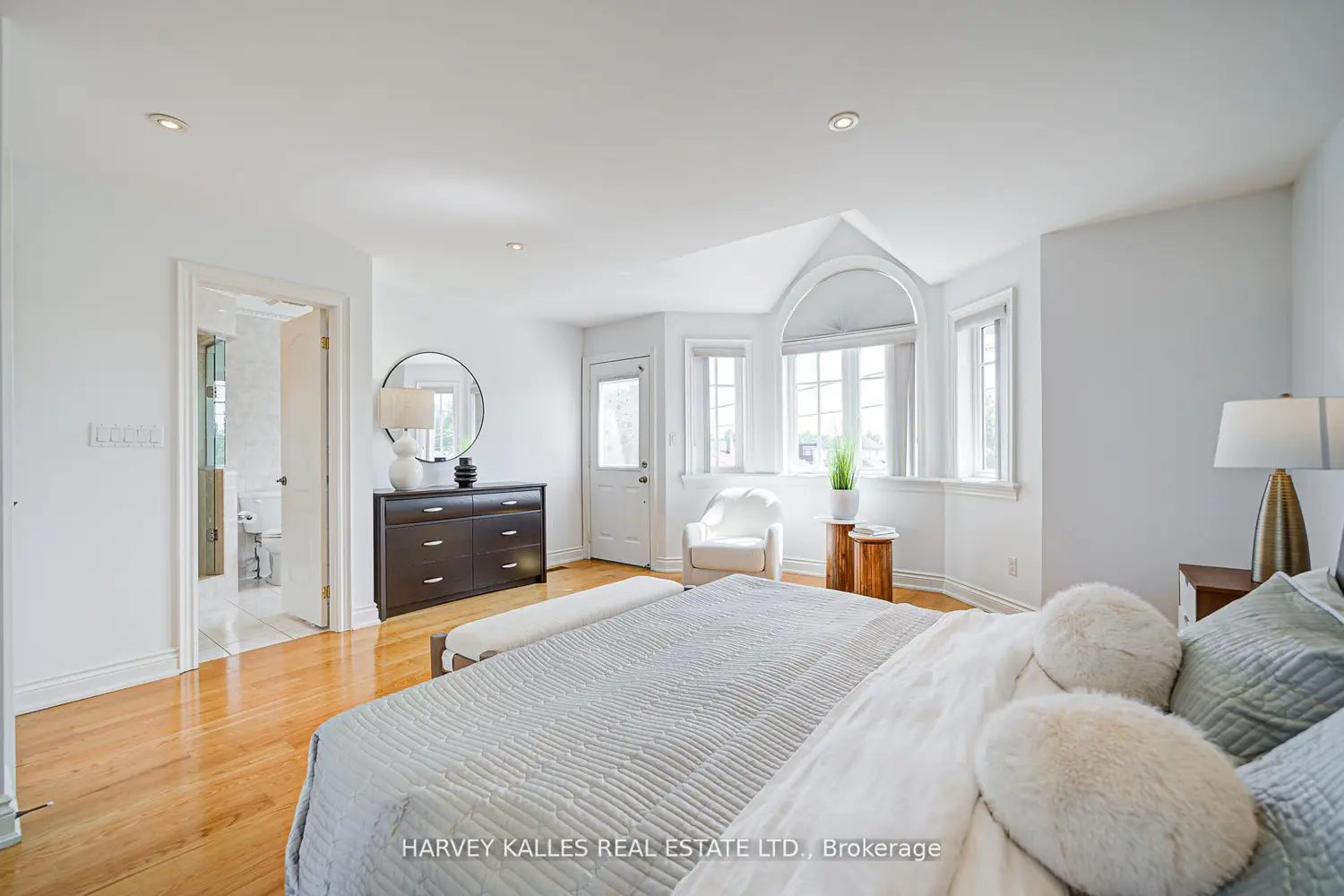 1006 Briar Hill Avenue photo 5