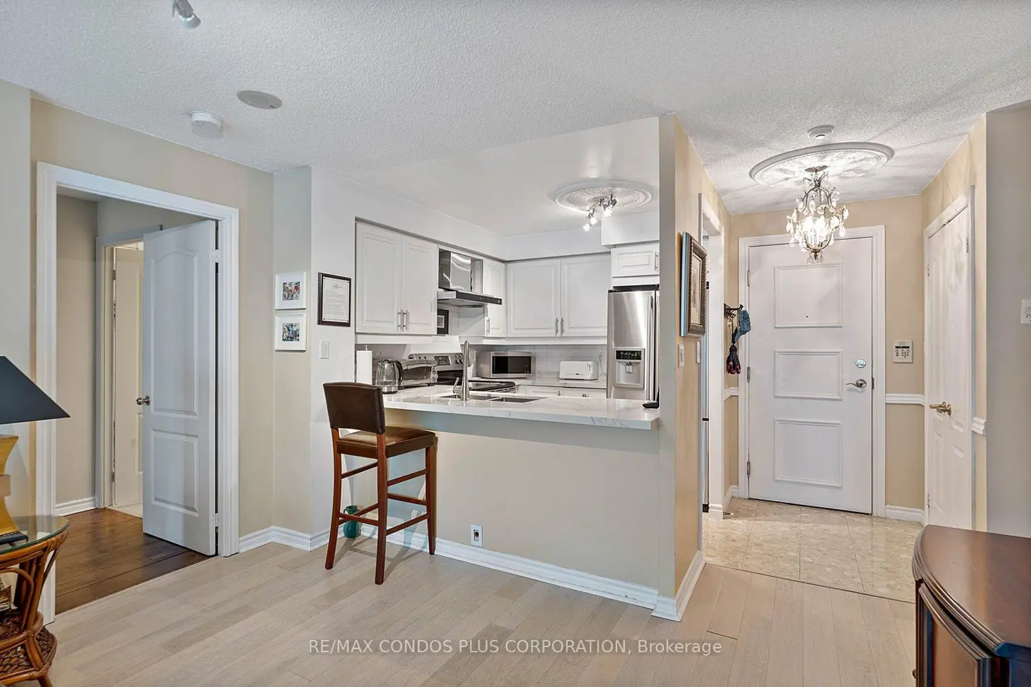 2111 Lake Shore Boulevard 506 photo 3