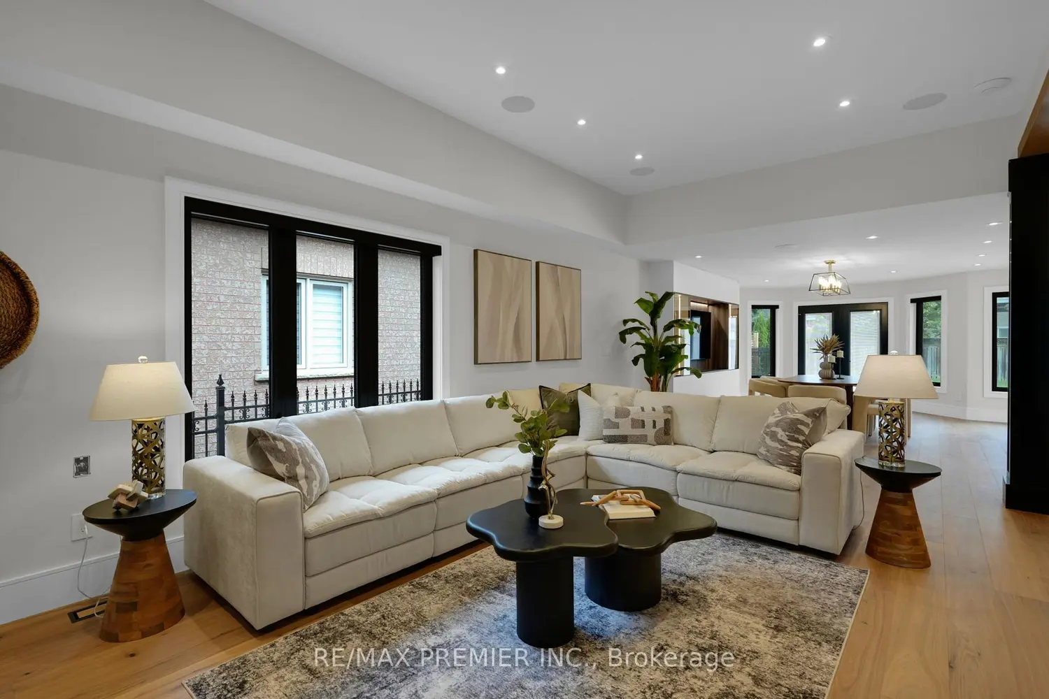19 Polo Crescent photo 5