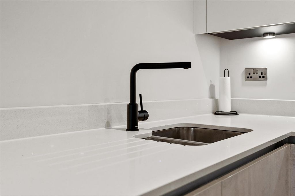 Additional image 8 of 2 bed flat for saleBircherley Green, Hertford SG14
