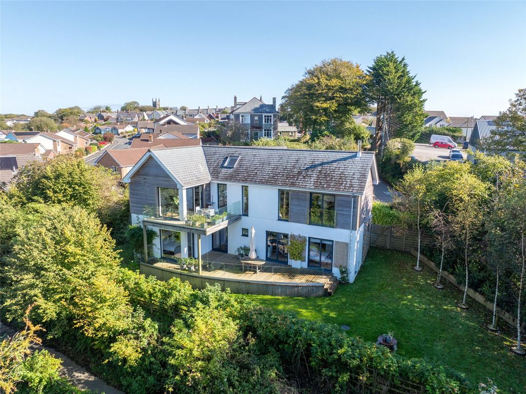 5 bed detached house for saleBodmin Street, Holsworthy, Devon EX22