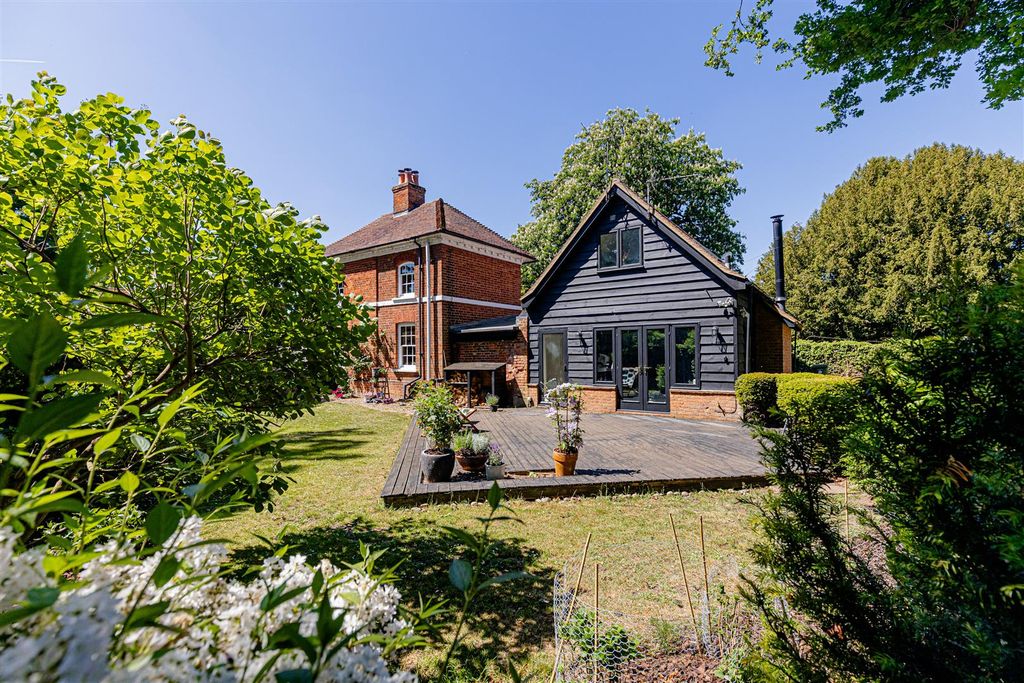 4 bed detached house for saleChurch Road, Henlow SG16