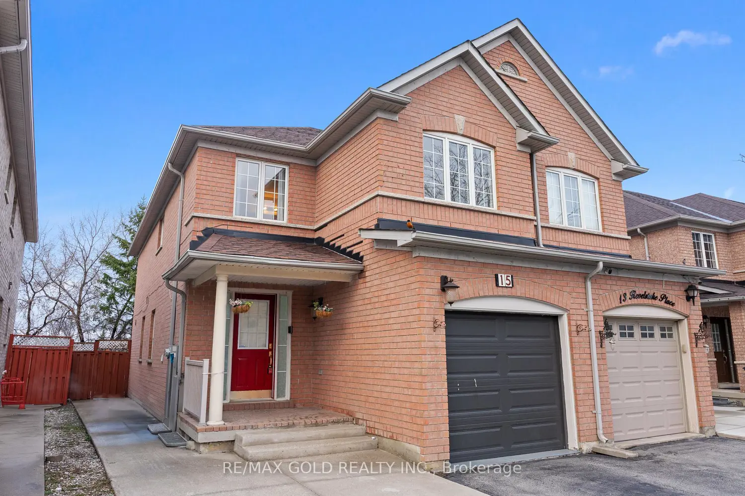 15 Revelstoke Place photo 2