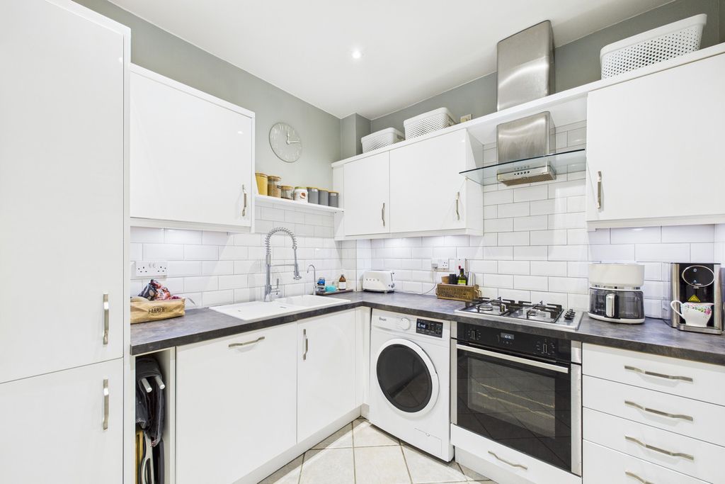 Additional image 23 of 2 bed flat for saleStationers Place, Hemel Hempstead HP3