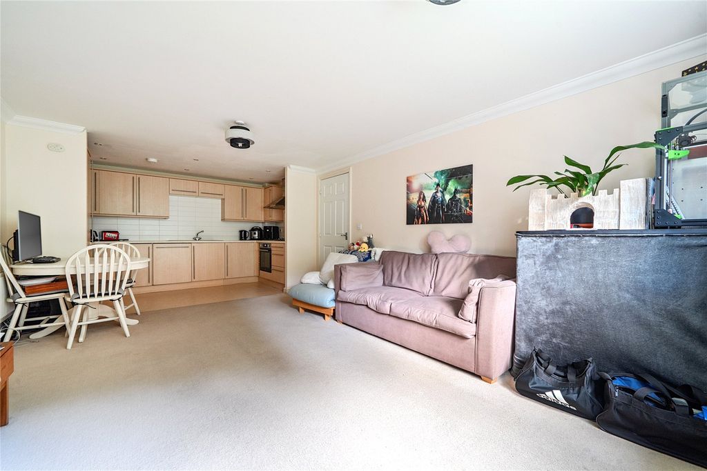 Additional image 3 of 2 bed flat for saleHaslemere, Surrey GU27