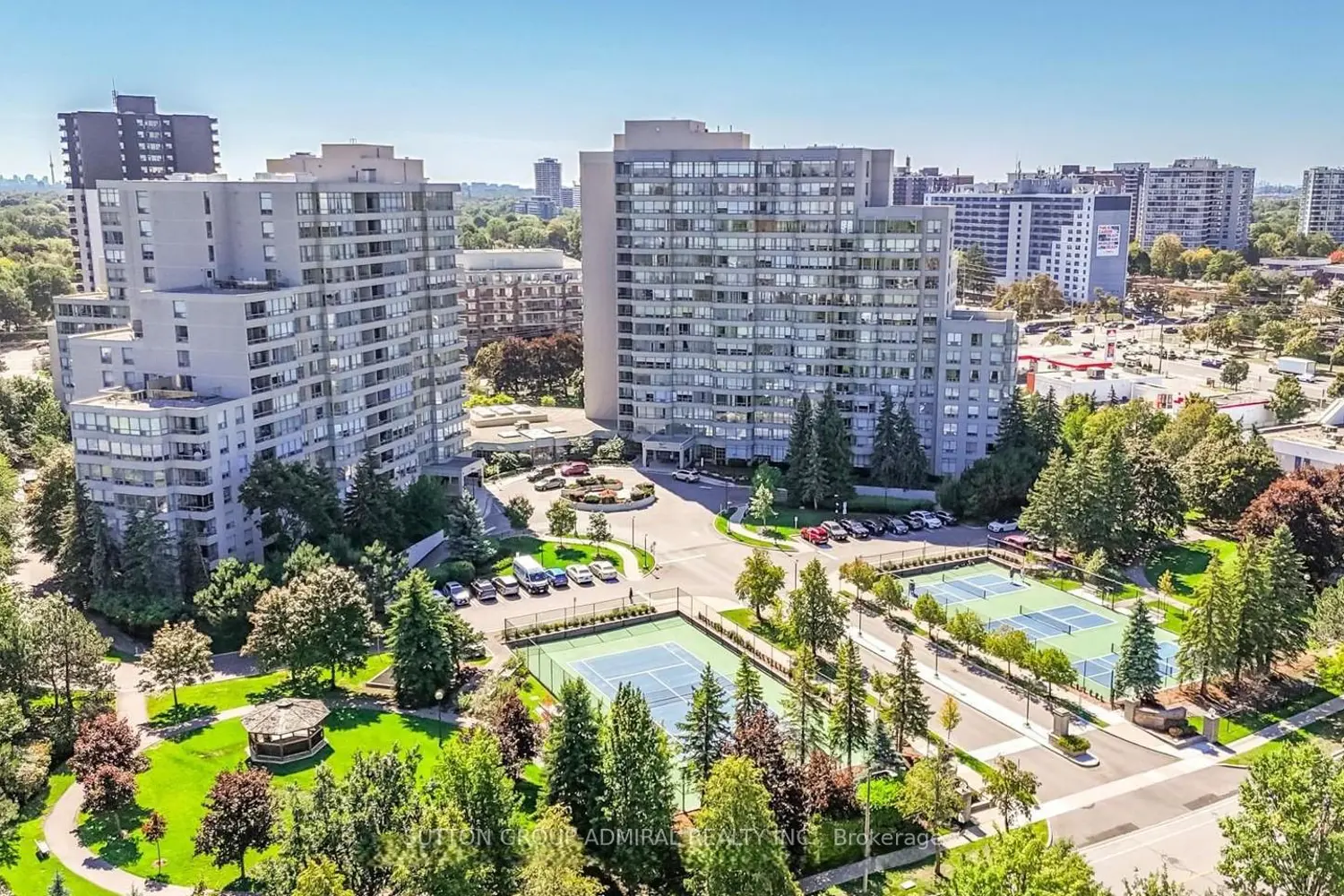 7 Townsgate Drive 604