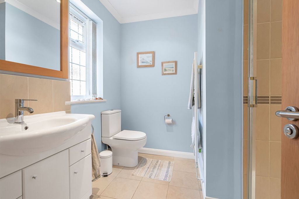 Additional image 11 of 3 bed bungalow for saleChesworth Close, Horsham, West Sussex RH13
