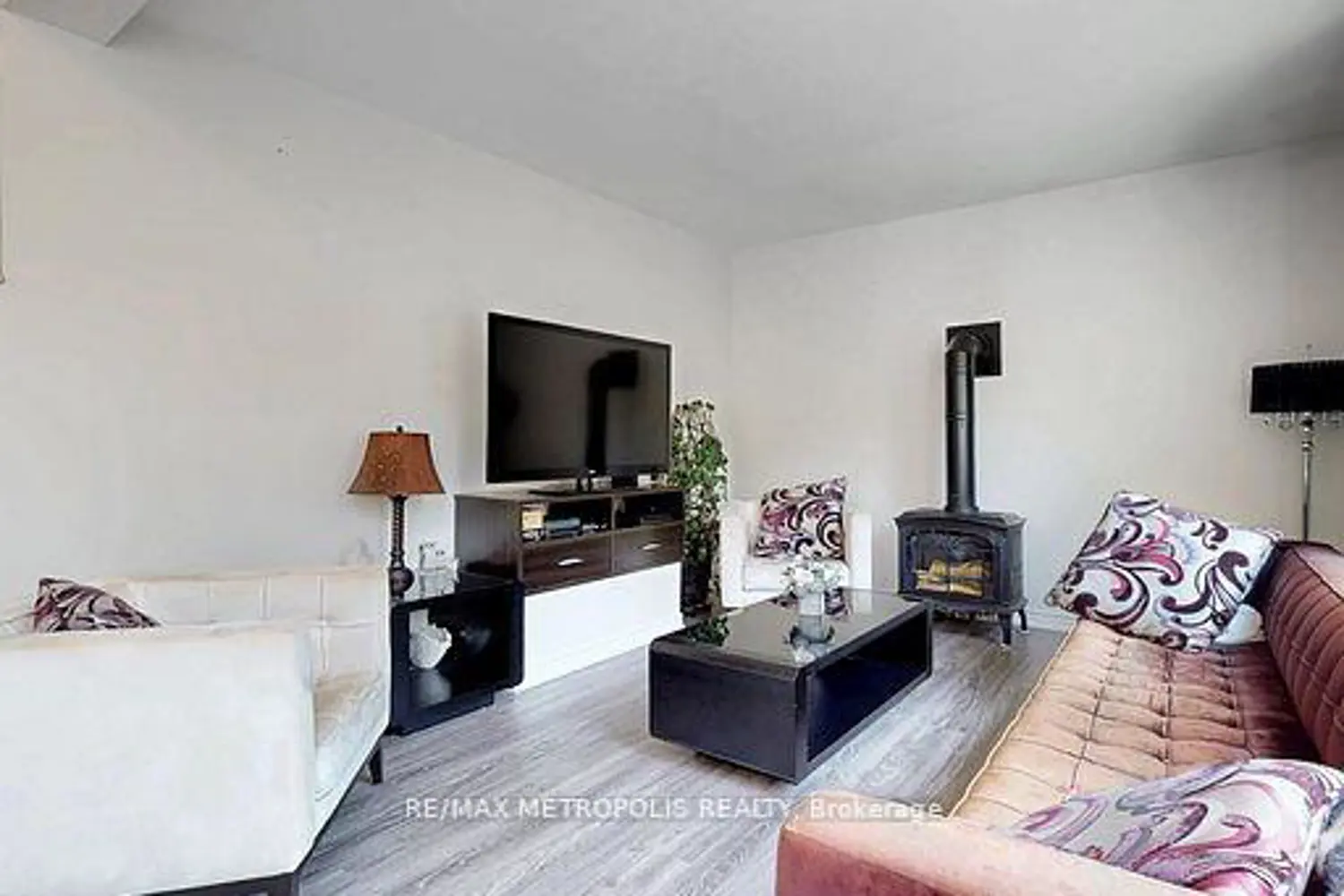 1000 Elgin Street photo 3