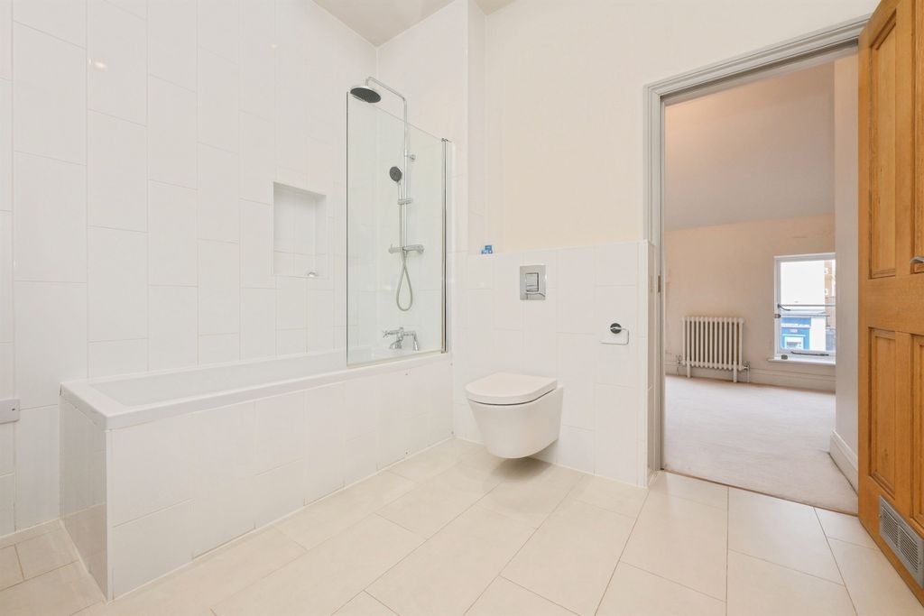 Additional image 17 of 2 bed flat for saleHigh Street, Hoddesdon EN11