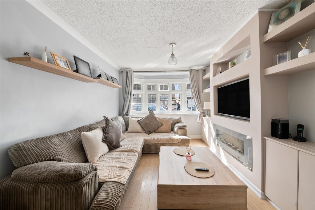 Additional image 9 of 5 bed semi-detached house for saleBotwell Lane, Hayes UB3