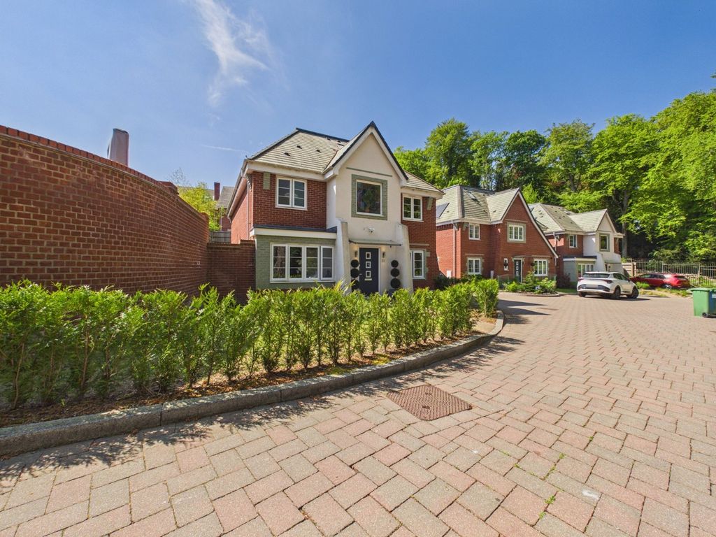 Additional image 21 of 5 bed detached house for saleTrinity Circle, High Wycombe HP11