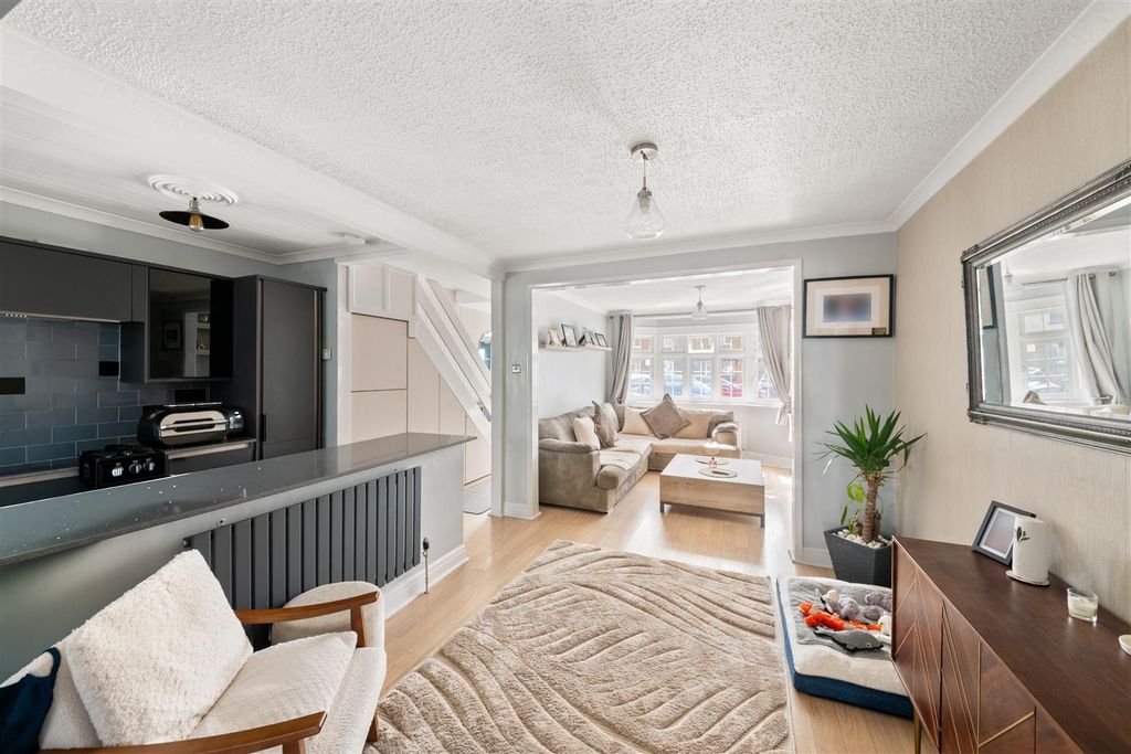 Additional image 2 of 5 bed semi-detached house for saleBotwell Lane, Hayes UB3