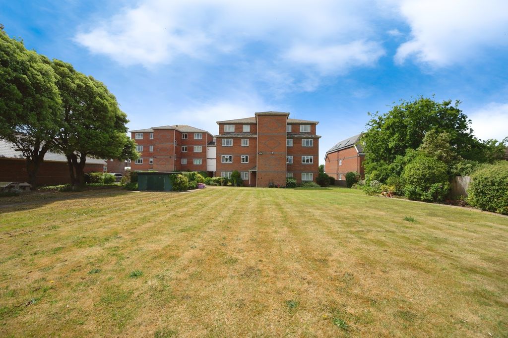 Additional image 12 of 3 bed flat for saleSea Front, Hayling Island, Hampshire PO11