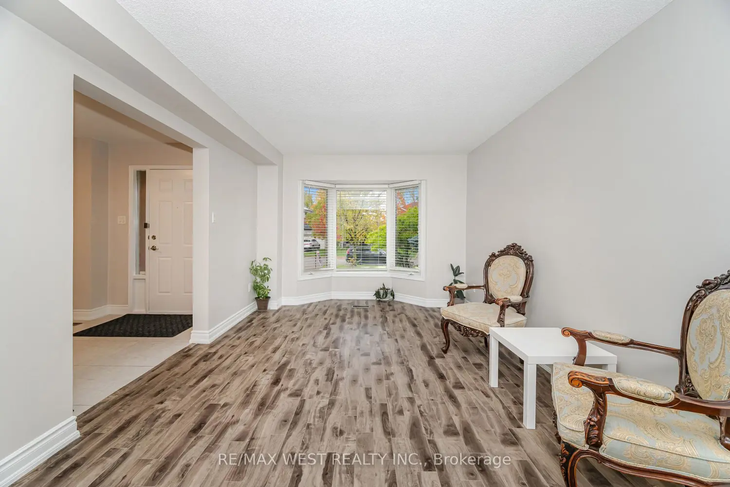 86 Dina Road photo 2
