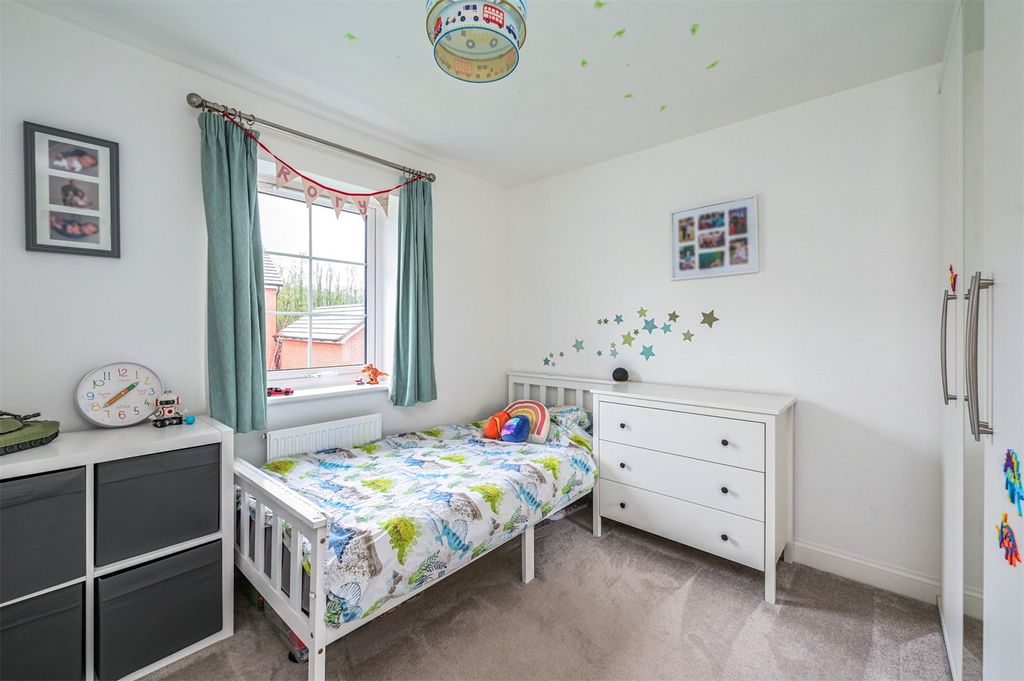 Additional image 15 of 4 bed detached house for saleViney Close, Hook, Hampshire RG27