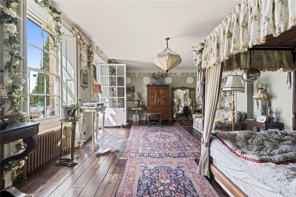 Additional image 11 of 2 bed flat for saleGarricks Villa, Hampton Court Road, Hampton, Middlesex TW12