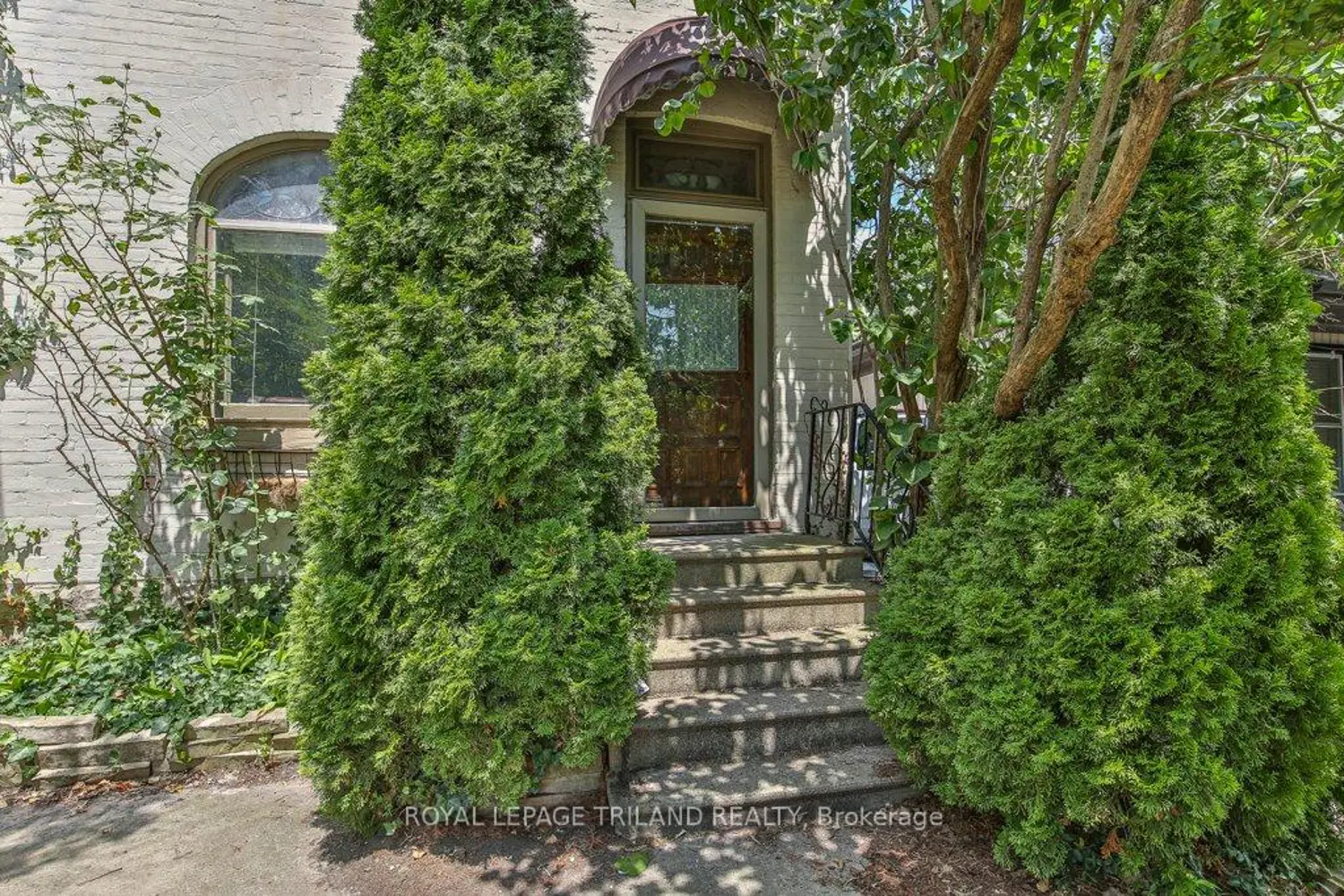 38 Byron Avenue photo 2