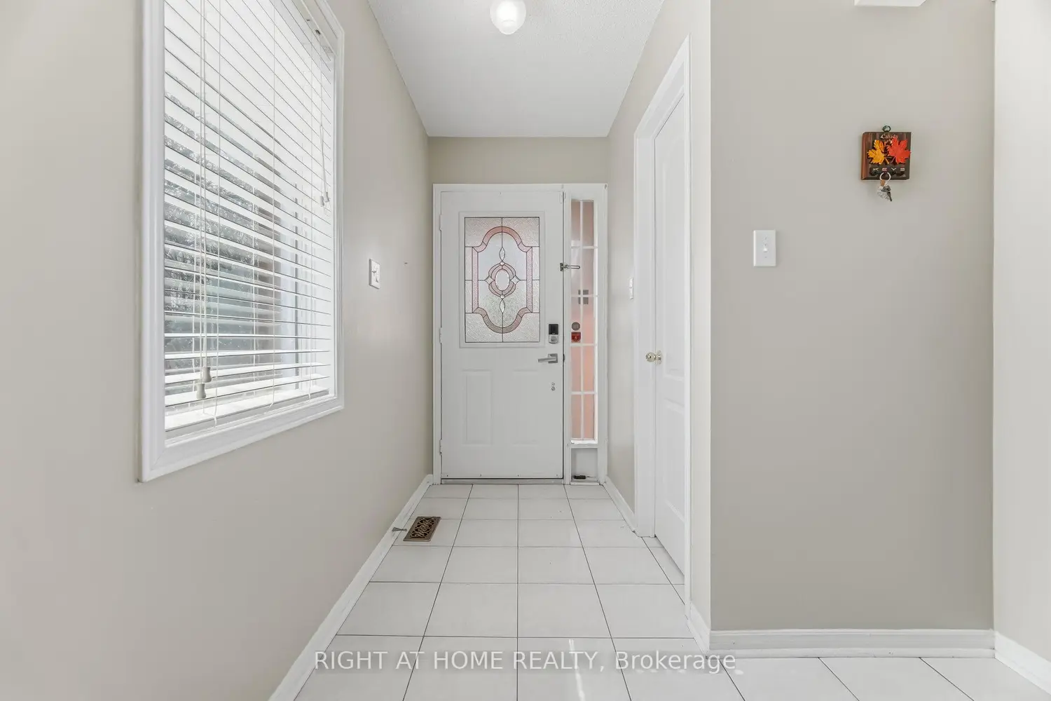 5956 Dalebrook Crescent photo 2