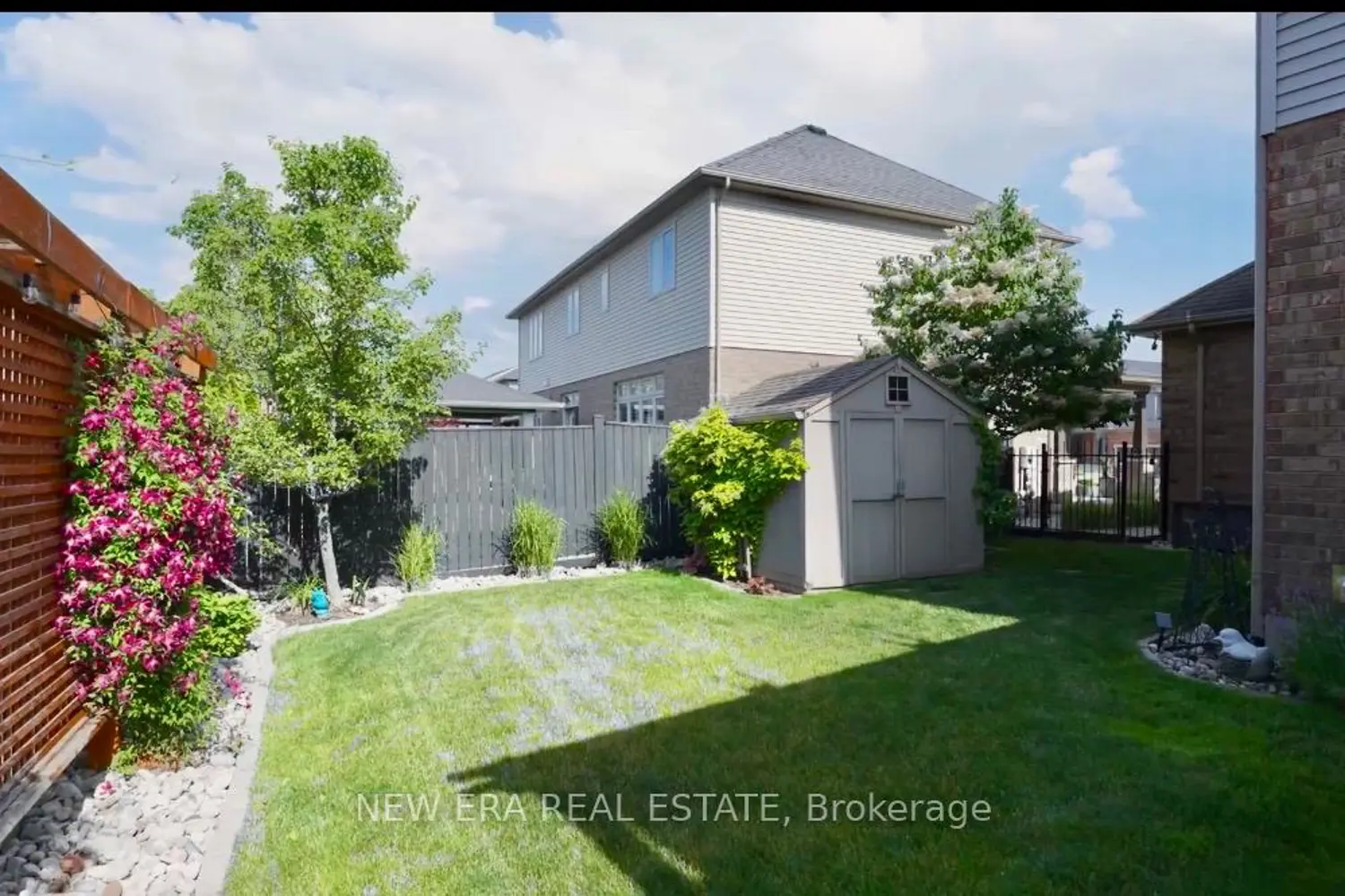 13 Alex Grant Place photo 4