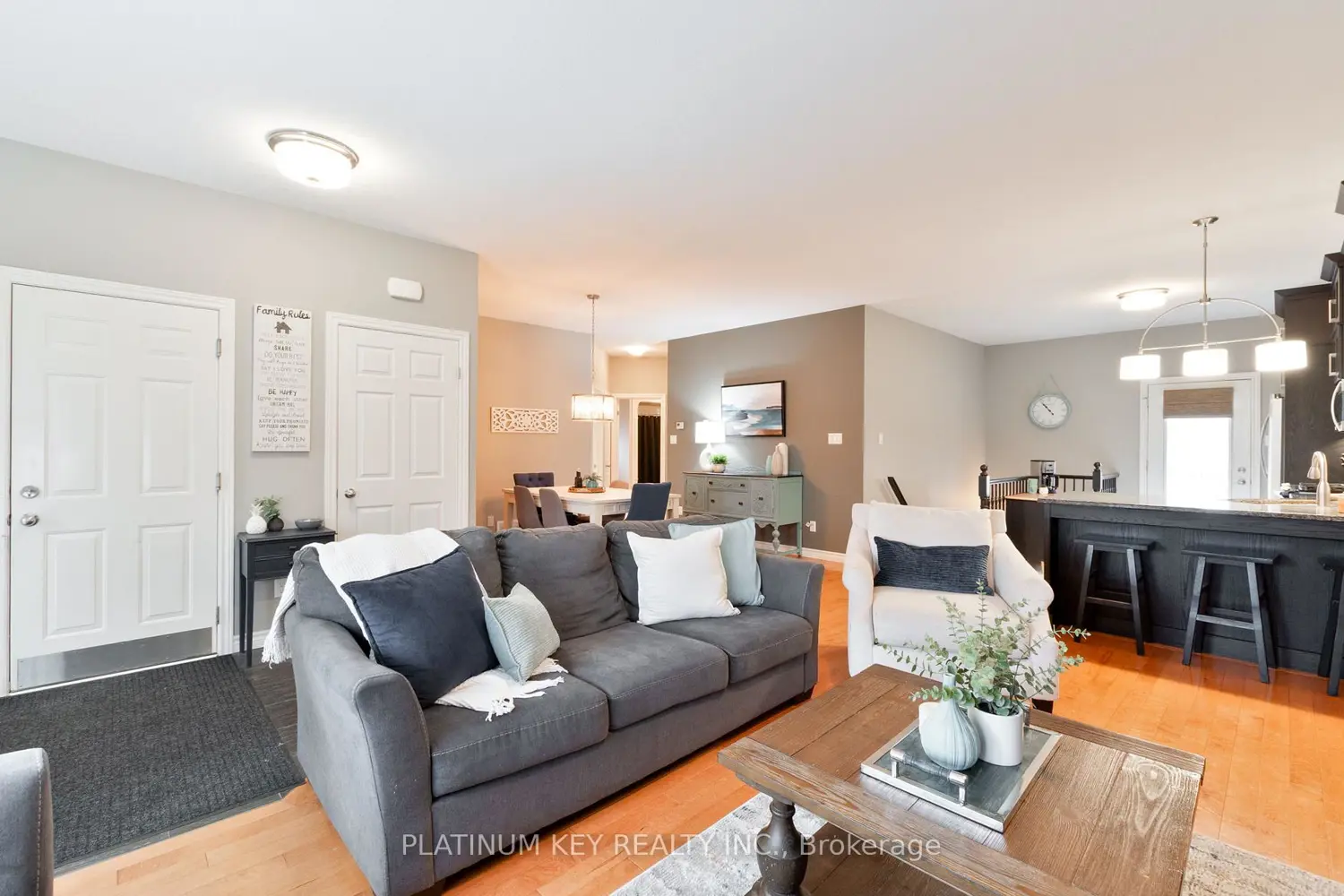56 Cassie Crescent photo 2
