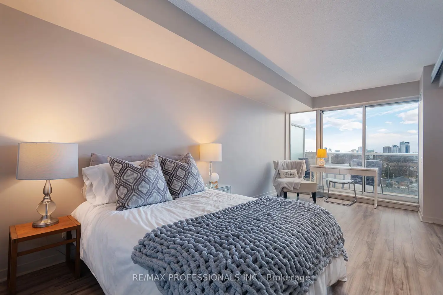 Additional image 11 of 1040 The Queensway 704