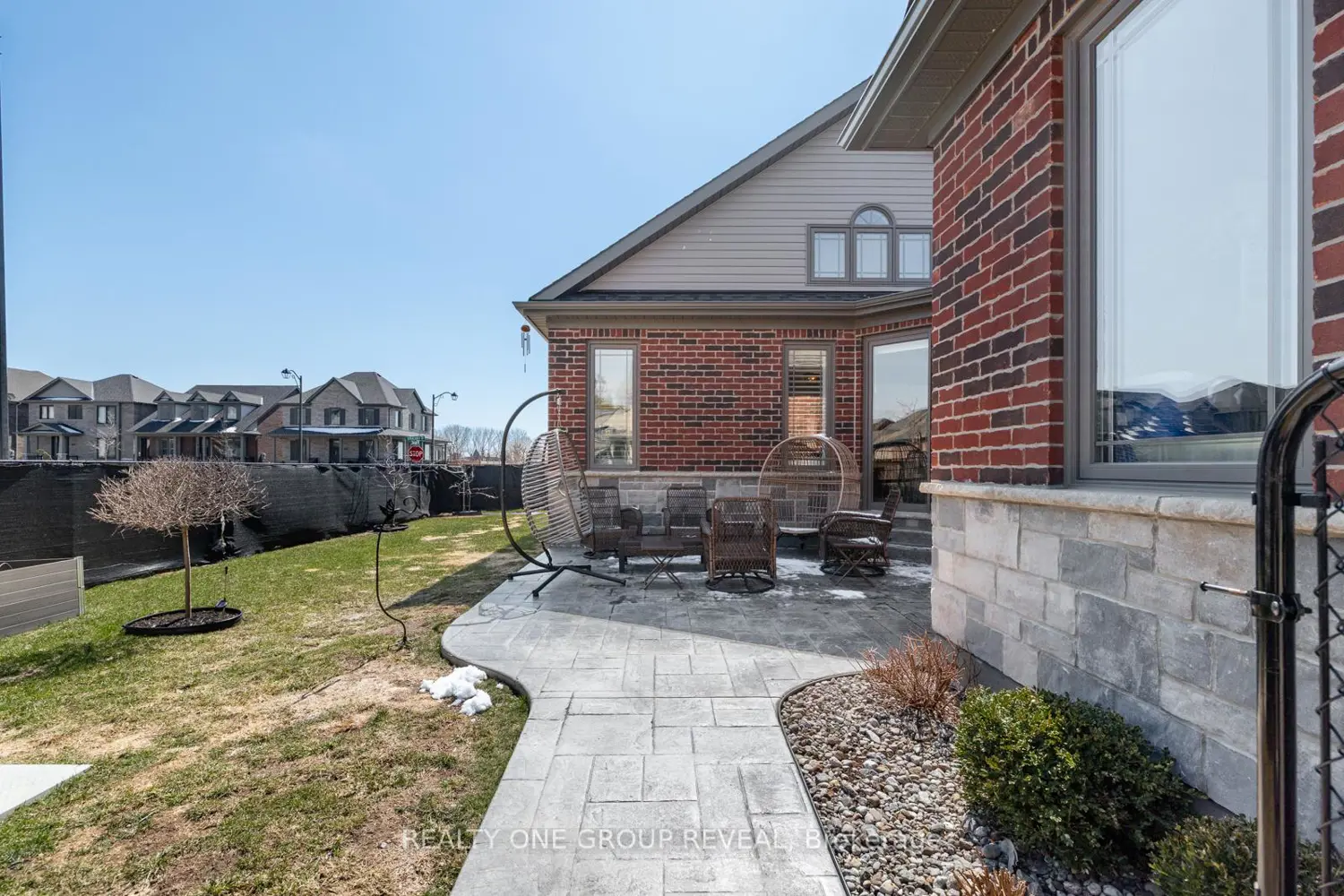 208 Strachan Street photo 5