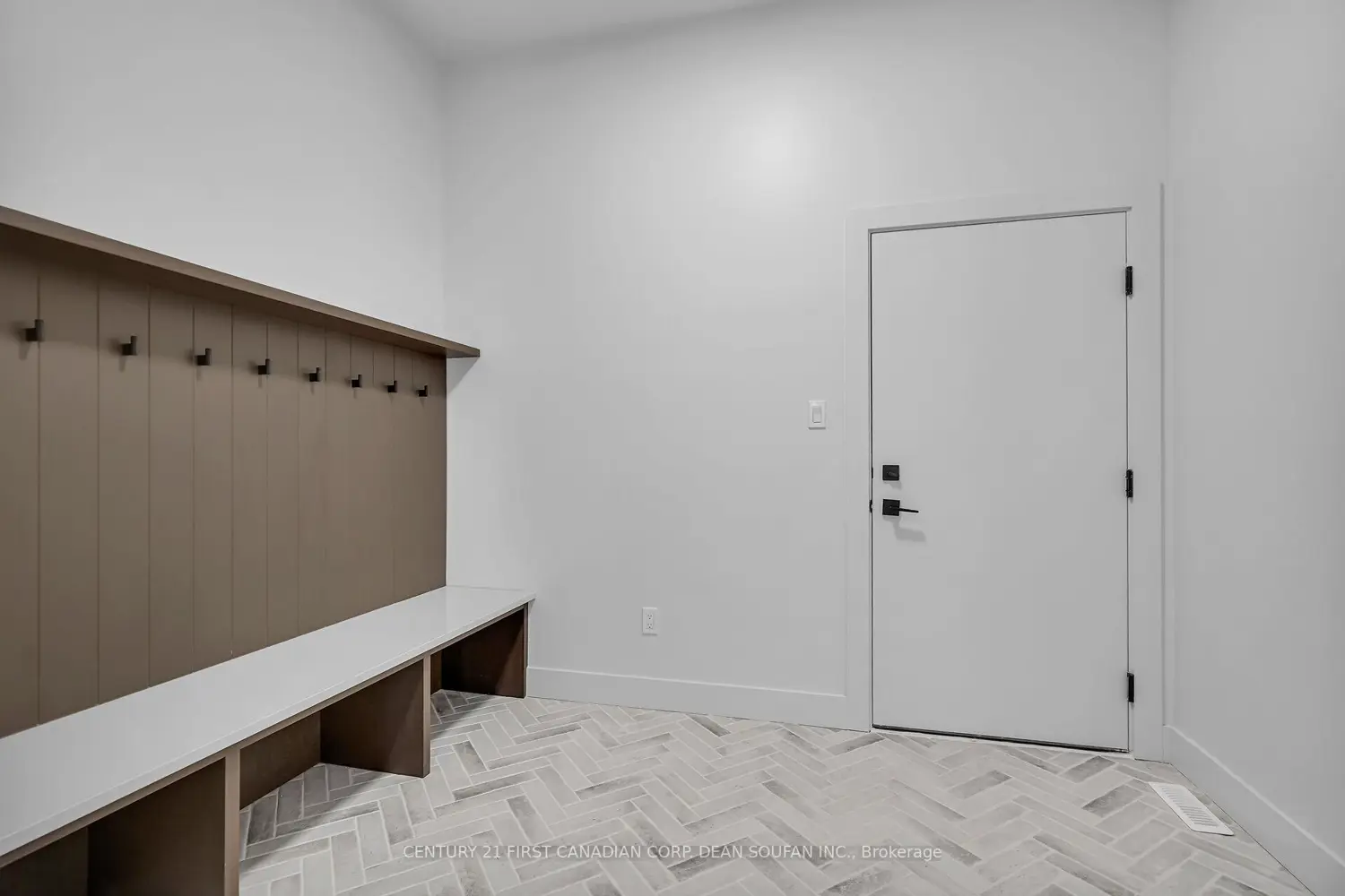 3423 Isleworth Road photo 4