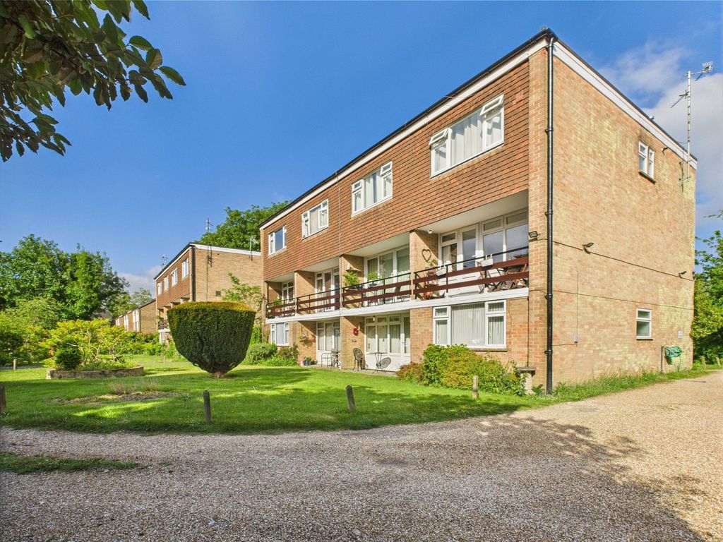 2 bed maisonette for saleMulberry Close, Horsham, West Sussex, . RH12
