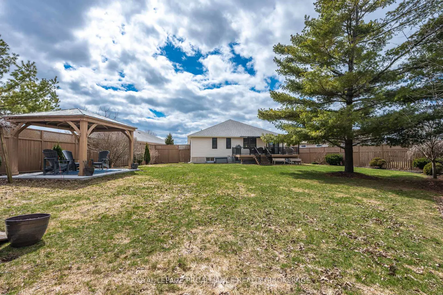 688 Chadwick Court photo 2