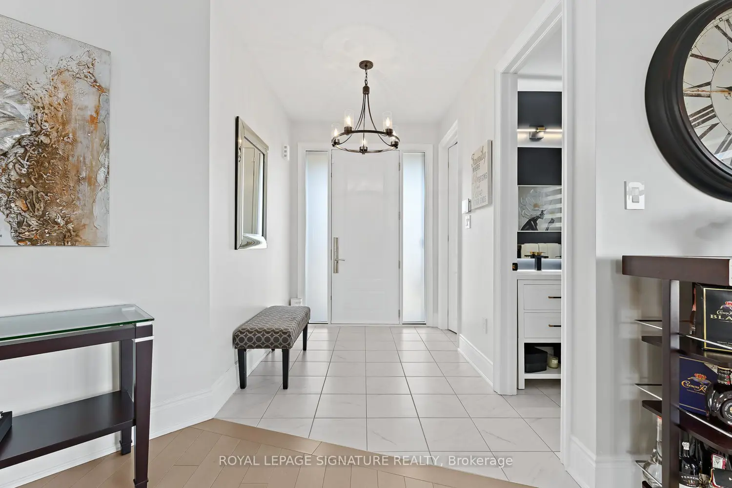 737 Gilmour Crescent photo 2