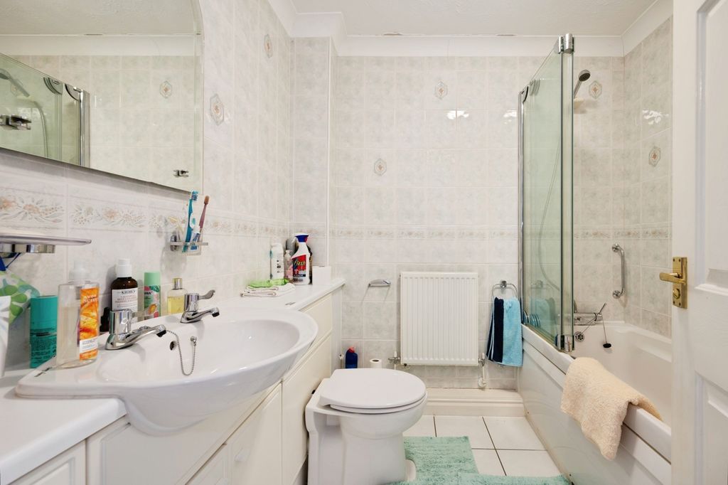 Additional image 11 of 3 bed flat for saleSea Front, Hayling Island, Hampshire PO11
