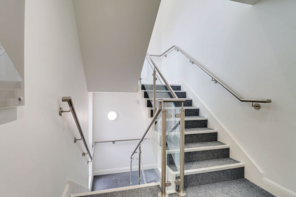Additional image 13 of 2 bed flat for saleThompsons Close, Harpenden AL5