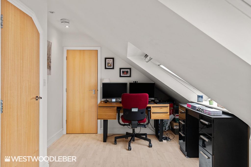 Additional image 19 of 3 bed flat for salePlomer Avenue, Hoddesdon EN11