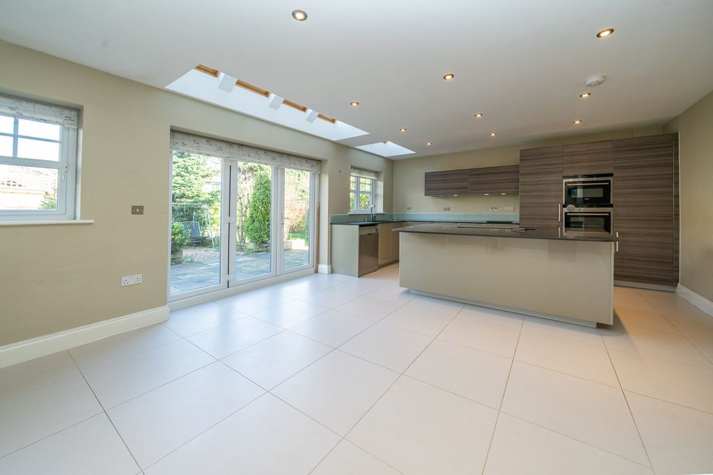 Additional image 2 of 4 bed detached house for saleOstlers Close, Hemel Hempstead, Hertfordshire HP3