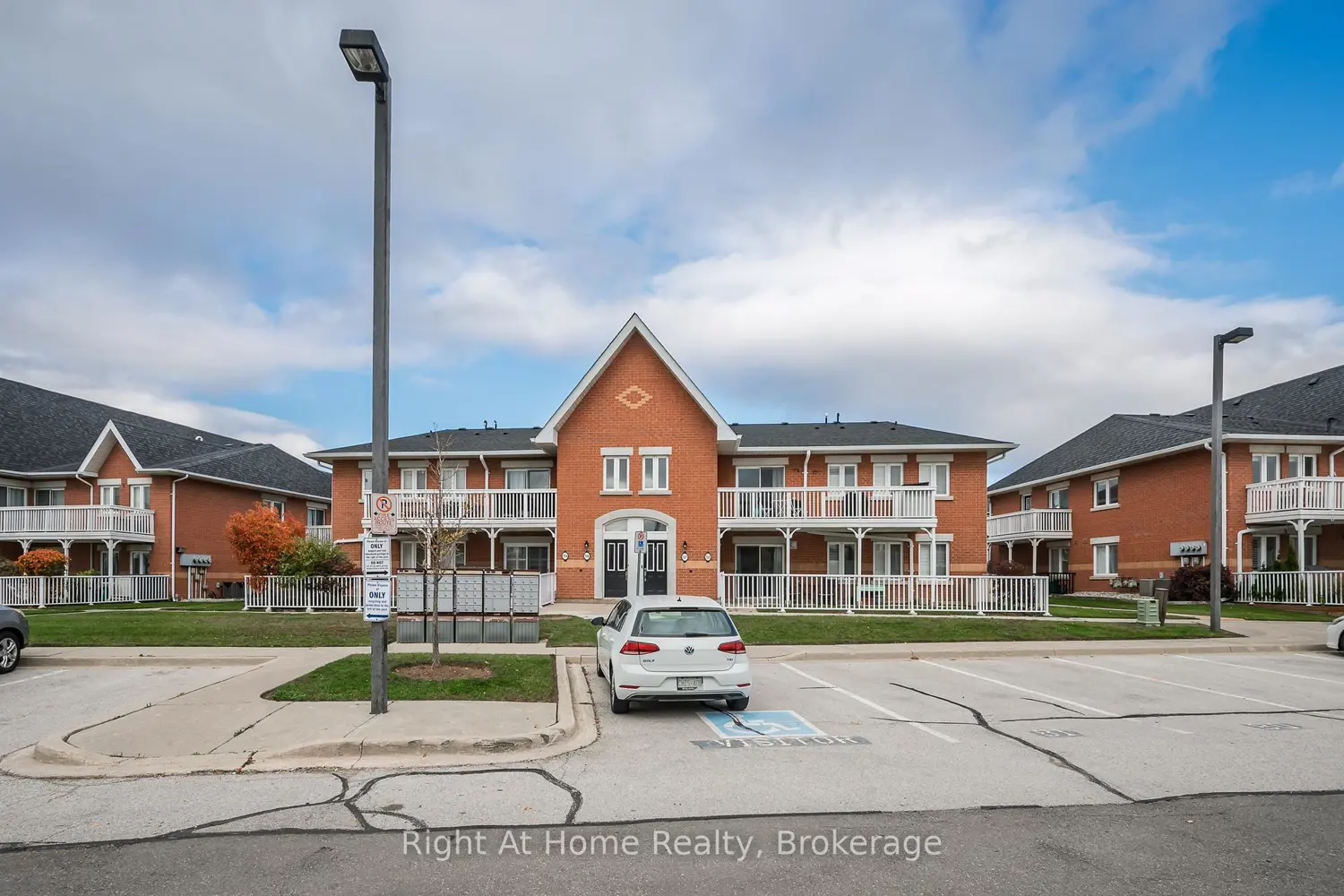 1701 Lampman Avenue 706 photo 4