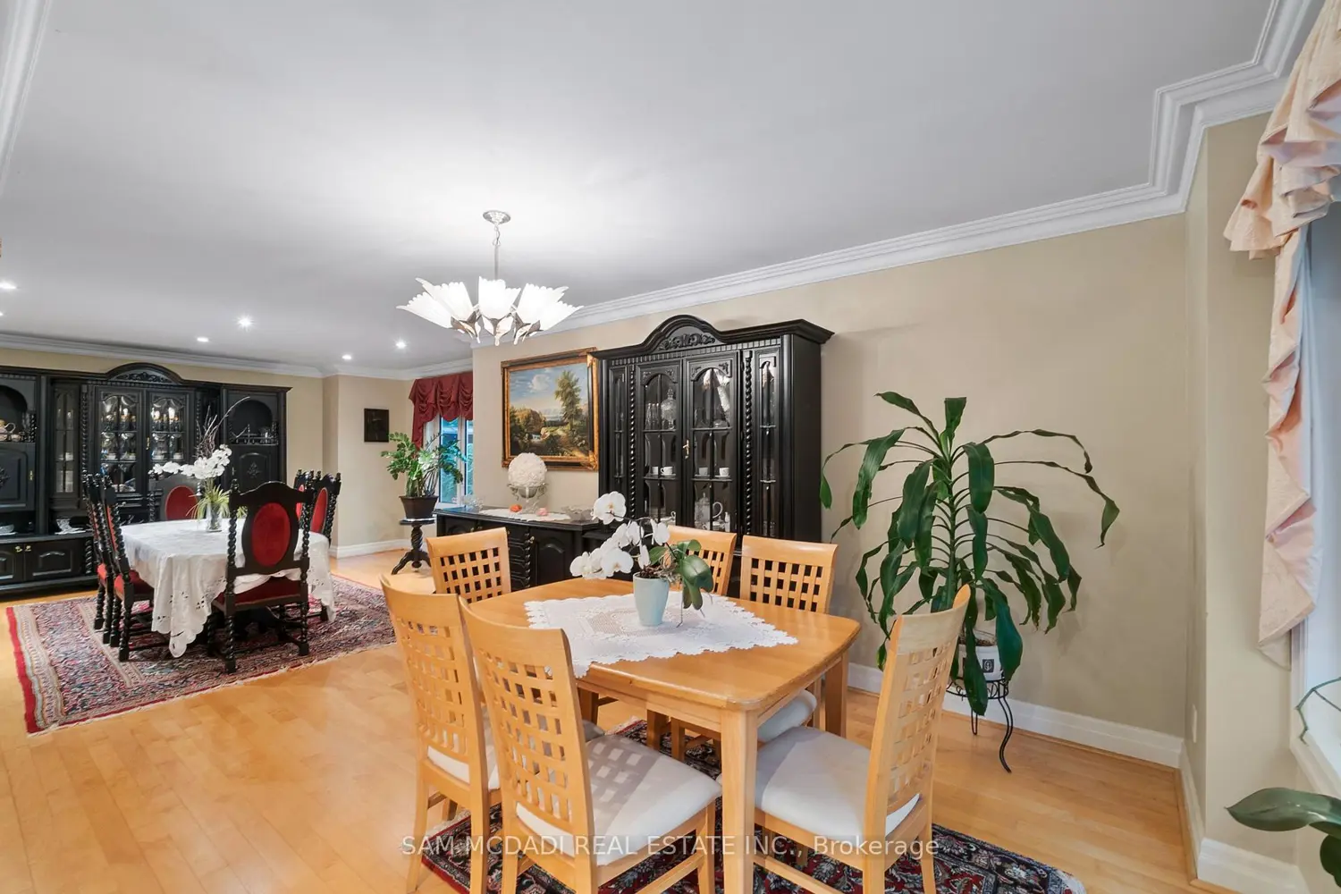 978 Tennyson Avenue photo 4