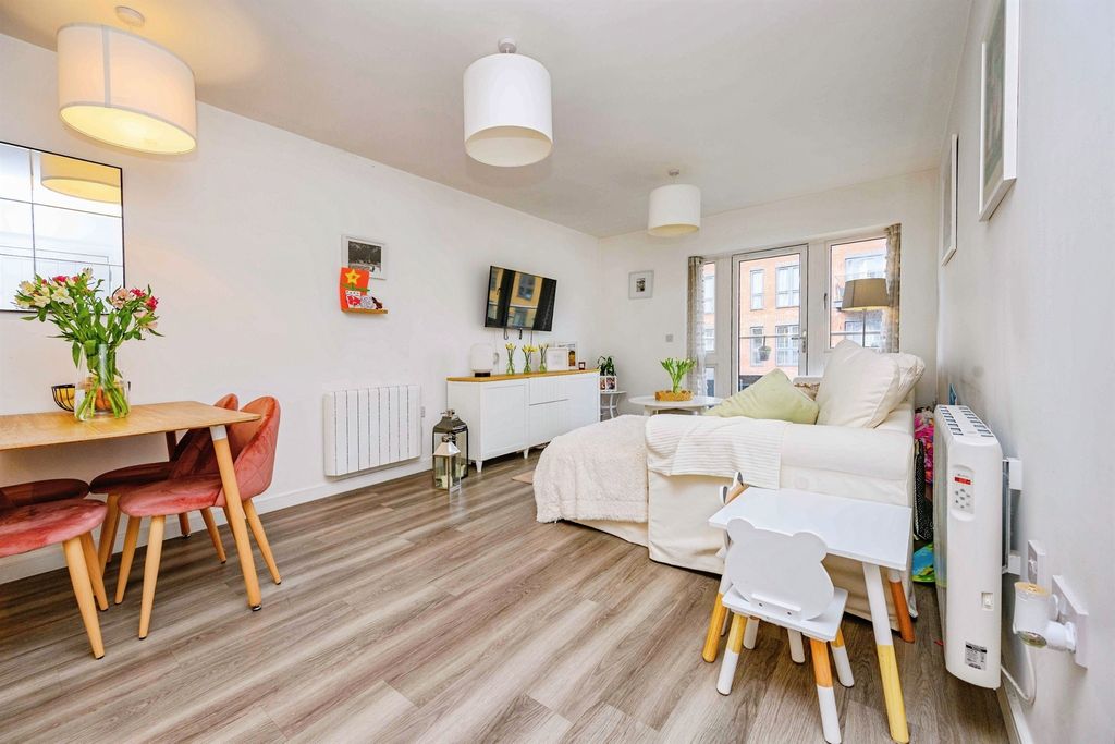 Additional image 14 of 2 bed flat for saleFrogmore Road, Hemel Hempstead HP3