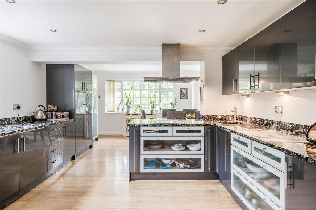 Additional image 17 of 6 bed detached house for saleMerlewood Close, High Wycombe HP11