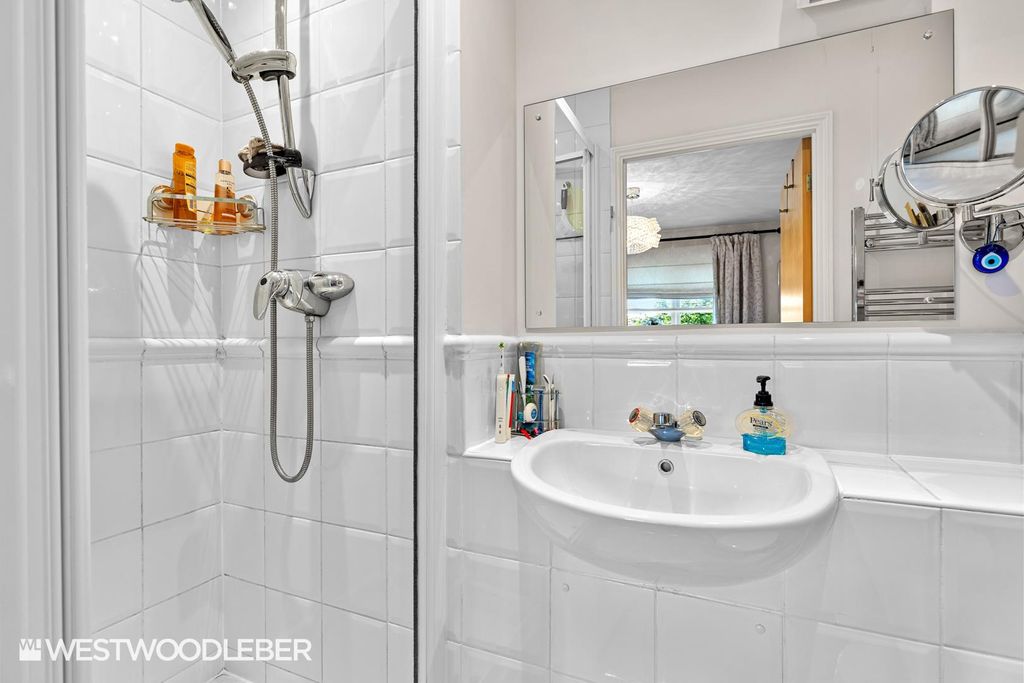 Additional image 9 of 3 bed flat for salePlomer Avenue, Hoddesdon EN11