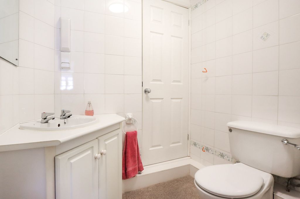 Additional image 7 of 2 bed flat for saleSun Lane, Harpenden AL5